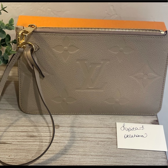 SOLD neverfull wristlet empreinte turtledove - Picture 2 of 11